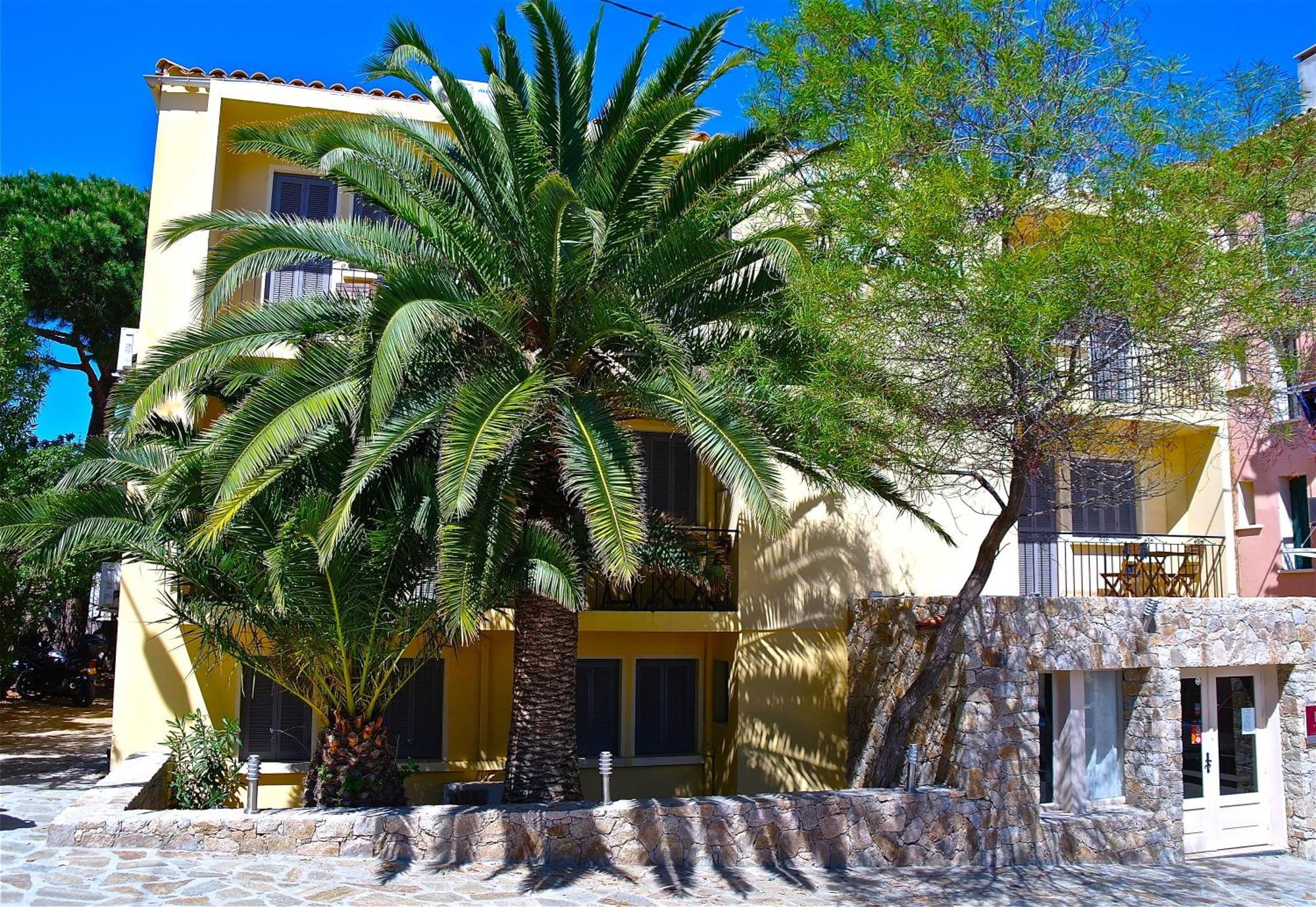 Hotel Le Grillon L'Ile-Rousse  Exterior photo